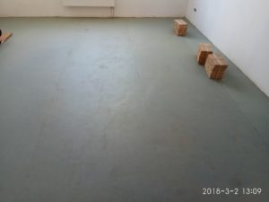 Укладка подложки ТДЕ П 1,5 мм на стяжку