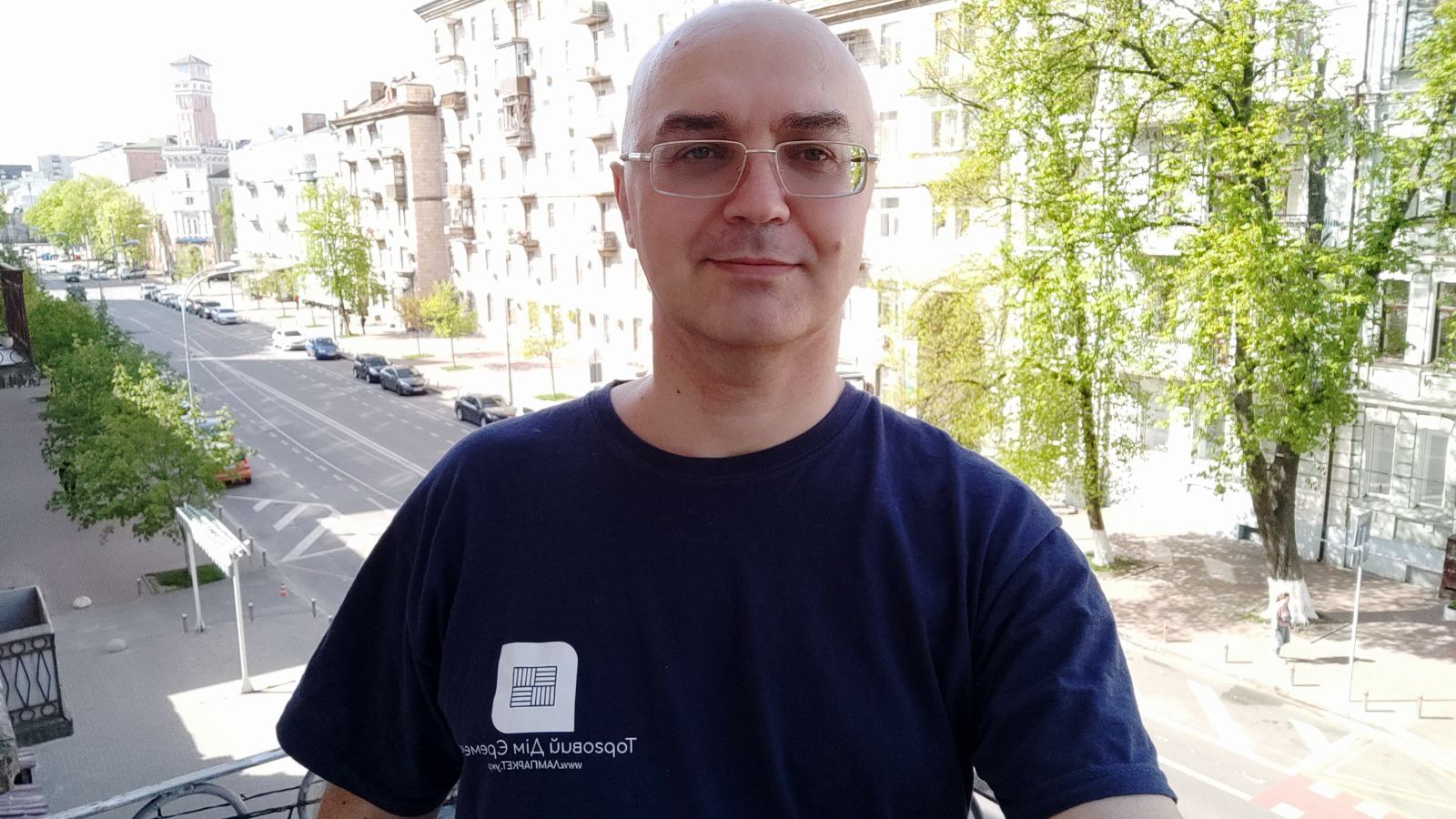 Футболка з логотипом "ТДЄ" — изображение 3