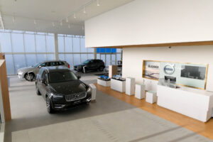 Volvo Львів автосалон індустріальний паркет ТДЄ 23х8х160 сорт Натур